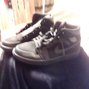 Nike Air Jordan 1 Mid “Triple Black” Basketball Shoes 554724-011 Men’s Size 8